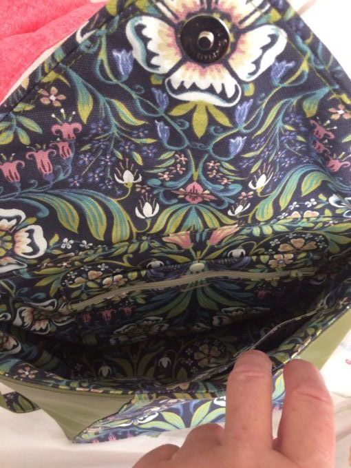 SAC BANDOULIERE KAKI ET TISSU FLEURI FOND MARINE 